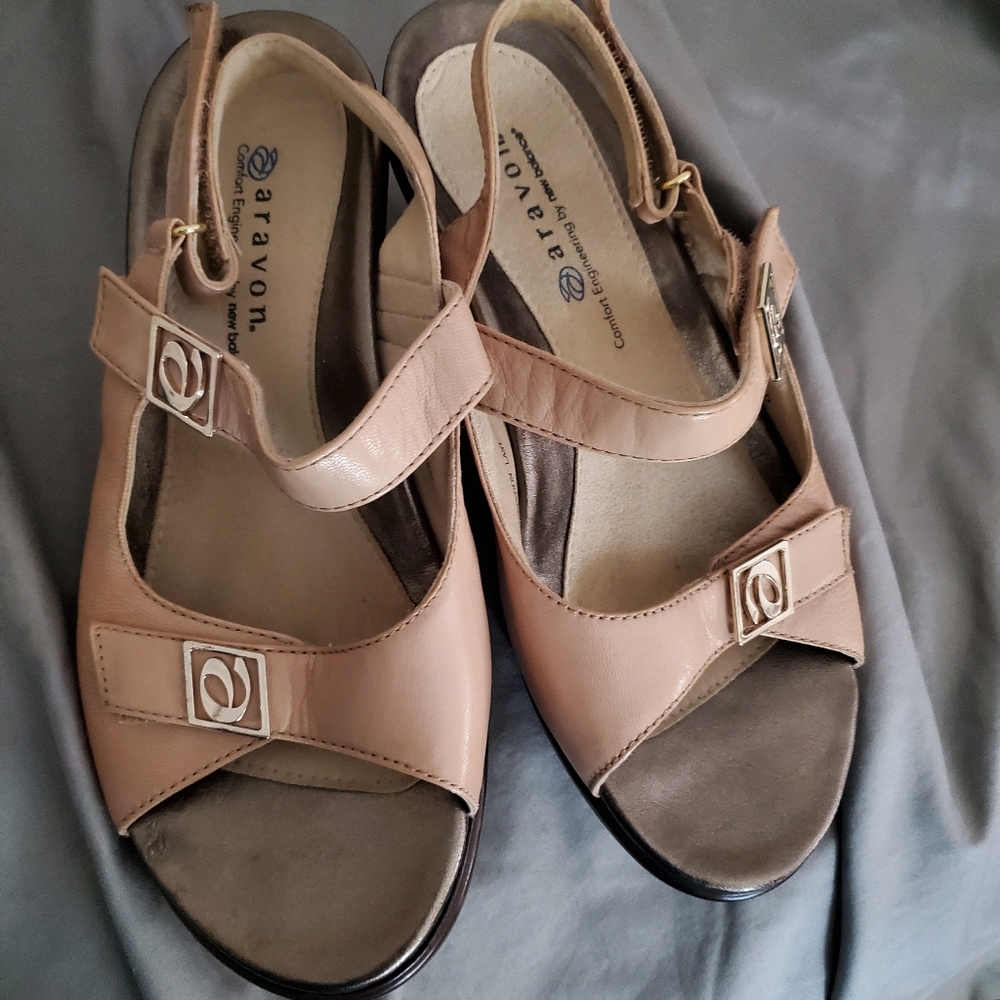Aravon dress sandals